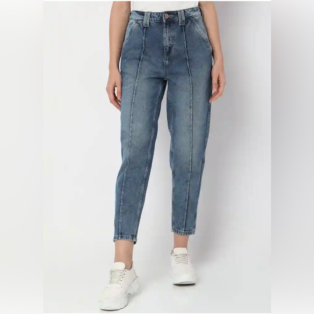 Mom Levi's Blue Ankle Cropped Jeans with Tapered Fit